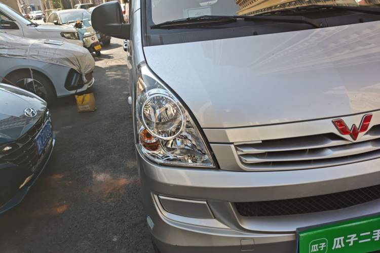 Used Wuling Rongguang S 2021 1.2L Base Model 5-Seater LSI Right Front Headlight