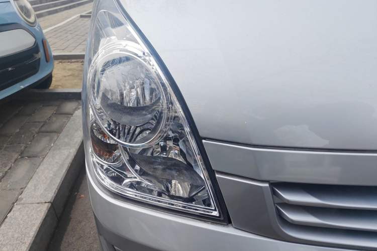 Used Wuling Rongguang S 2021 1.2L Base Model 7-Seater LSI Right Front Headlight