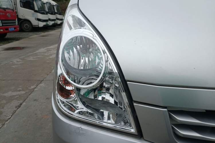 Used Wuling Rongguang S 2021 1.2L Base Model 7-Seater LSI Right Front Headlight