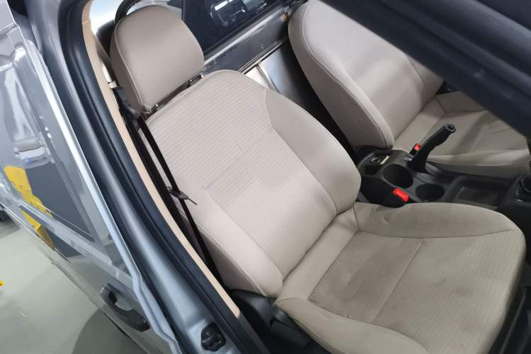 Used Wuling Rongguang S 2021 1.2L Standard Model Enclosed-Window Vehicle Power-Assist Version 2 Seats LSI Right Front Seat