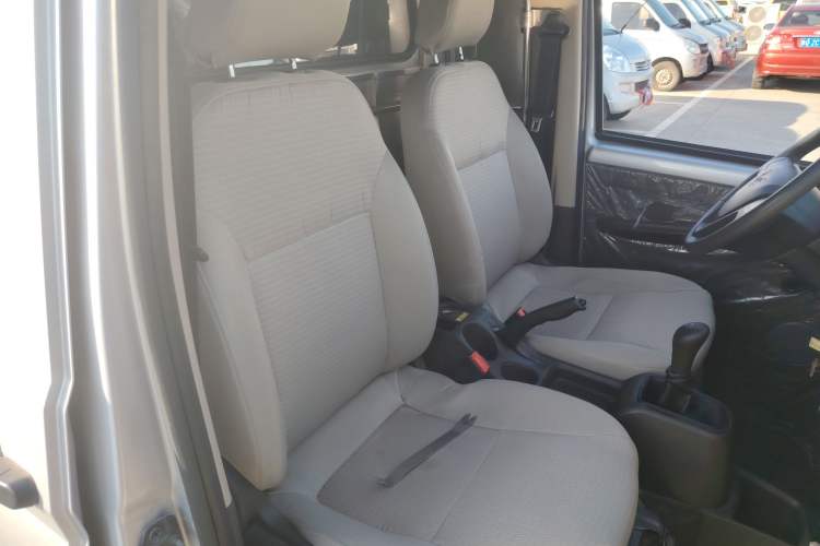 Used Wuling Rongguang S 2021 1.2L Base Model Window-Sealed 2-Seat LSI Car Right Front Seat