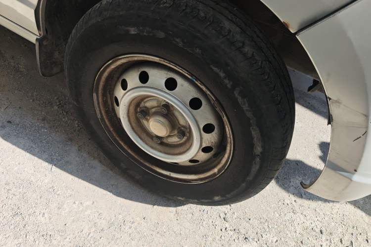 Used Wuling Rongguang S 2021 1.2L Standard Model with Power Steering 7-Seater LSI Right Front Wheel Hub