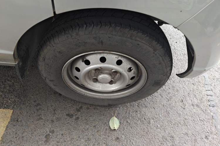 Used Wuling Rongguang S 2021 1.2L Standard Edition Air-Conditioned 7-Seater LSI Right Front Wheel Hub