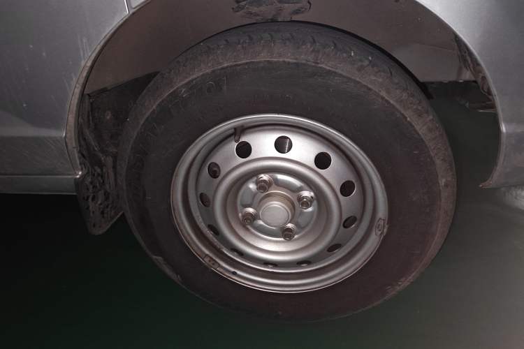 Used Wuling Rongguang S 2021 1.2L Base Model 7-Seater LSI Right Front Wheel Hub