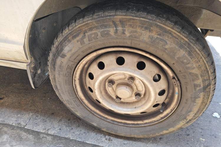 Used Wuling Rongguang S 2021 1.2L Base Model 7-Seater LSI Right Front Wheel Hub