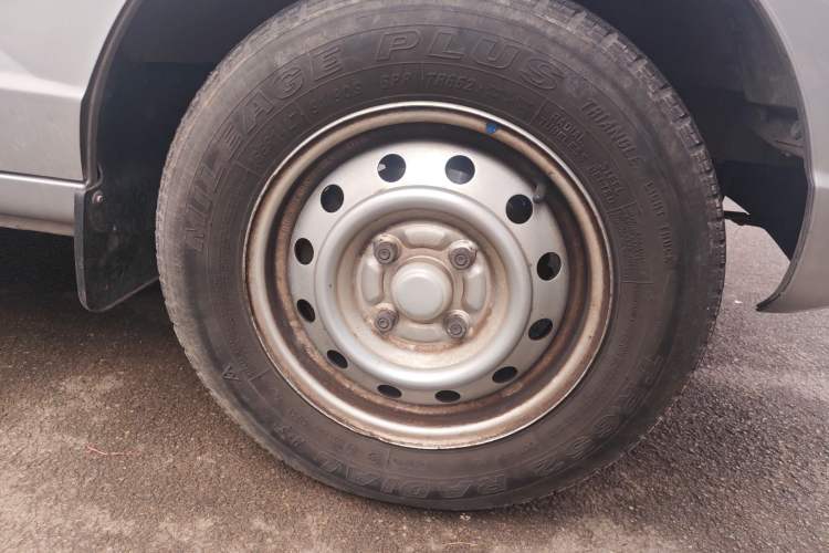 Used Wuling Rongguang S 2021 1.2L Base Model 7-Seater LSI Right Front Wheel Hub