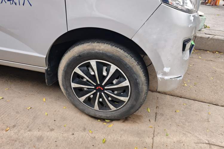 Used Wuling Rongguang S 2021 1.2L Base Model 7-Seater LSI Right Front Wheel Hub