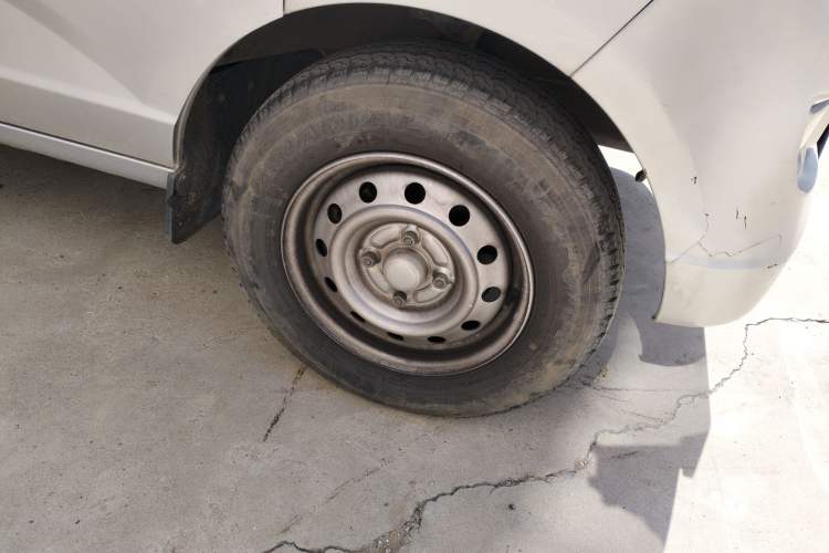 Used Wuling Rongguang S 2021 1.2L Base Model Window-Sealed 5-Seat LSI Car Right Front Wheel Hub