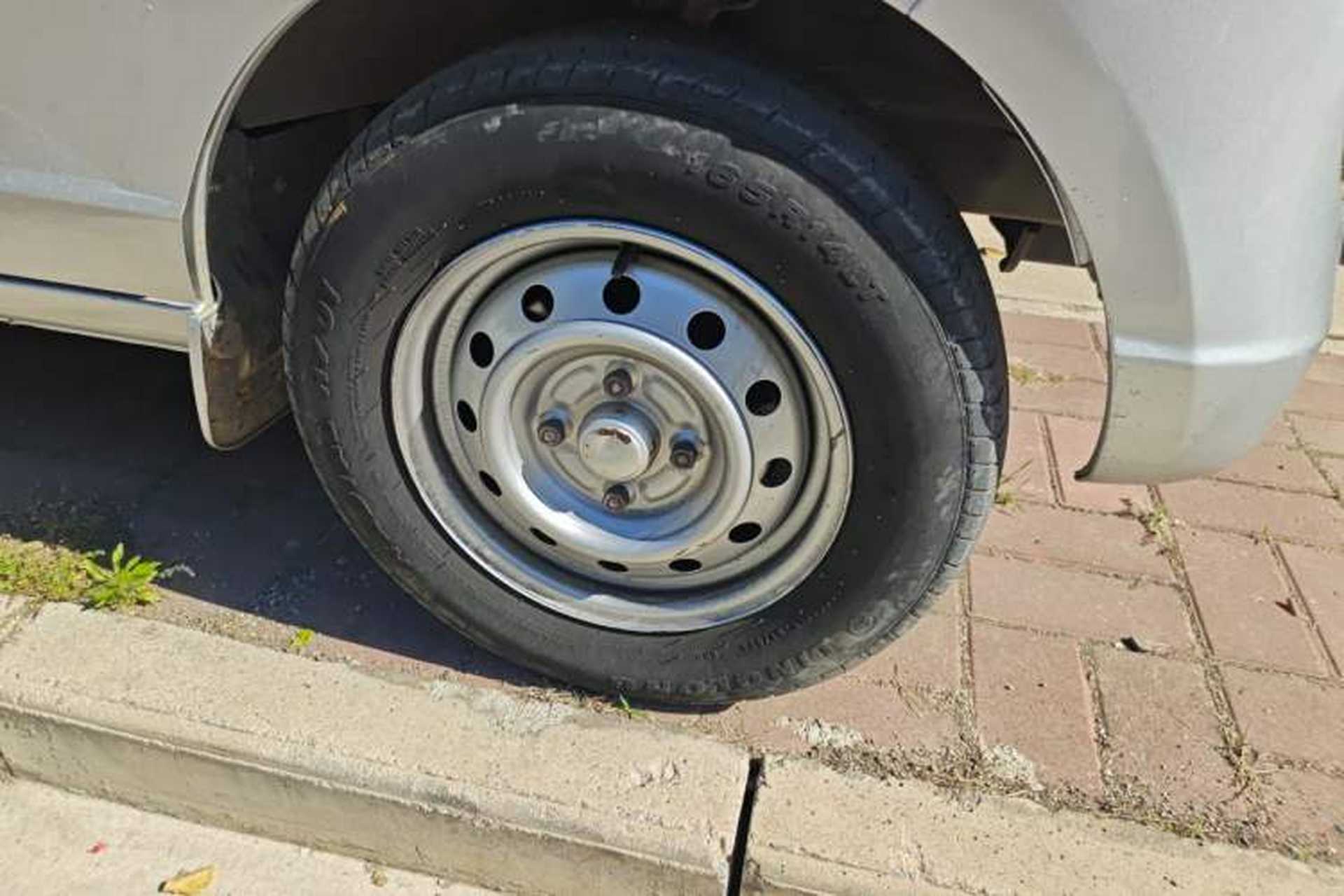 Used Wuling Rongguang S 2021 1.2L Base Model Window-Sealed 2-Seat LSI Car Right Front Wheel Hub