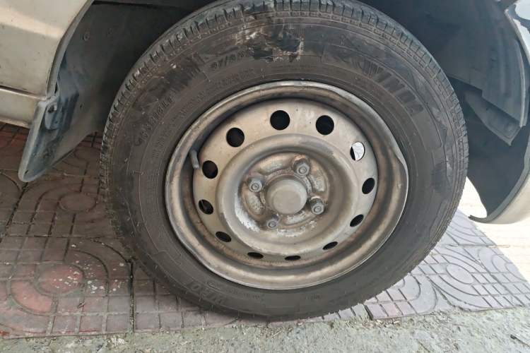 Used Wuling Rongguang S 2021 1.2L Base Model Window-Sealed 2-Seat LSI Car Right Front Wheel Hub