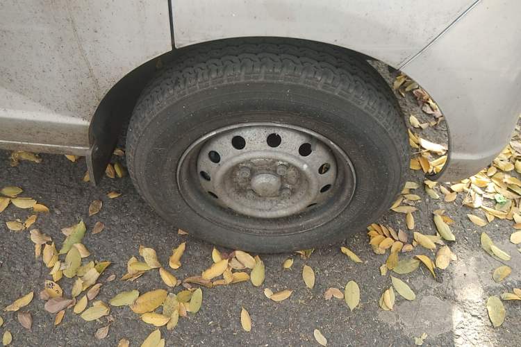 Used Wuling Rongguang S 2021 1.2L Base Model 7-Seater LSI Right Front Wheel Hub