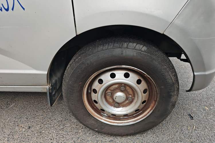 Used Wuling Rongguang S 2021 1.2L Base Model 5-Seater LSI Right Front Wheel Hub