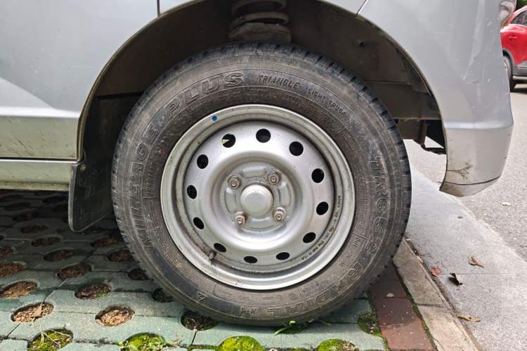 Used Wuling Rongguang S 2021 1.2L Base Model 5-Seater LSI Right Front Wheel Hub