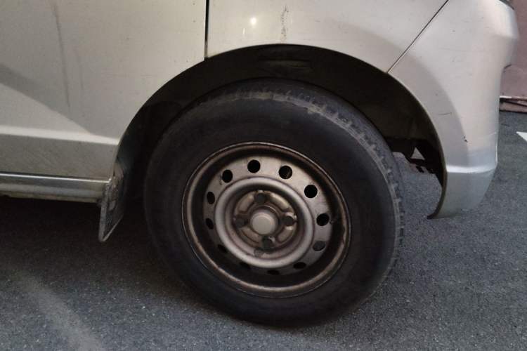 Used Wuling Rongguang S 2021 1.2L Base Model 7-Seater LSI Right Front Wheel Hub