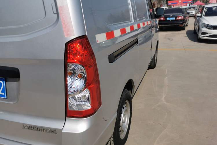 Used Wuling Rongguang S 2021 1.2L Base Model Window-Sealed 2-Seat LSI Car Right Rear Taillight