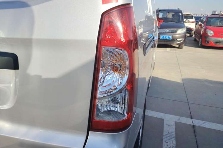 Used Wuling Rongguang S 2021 1.2L Base Model Window-Sealed 2-Seat LSI Car Right Rear Taillight