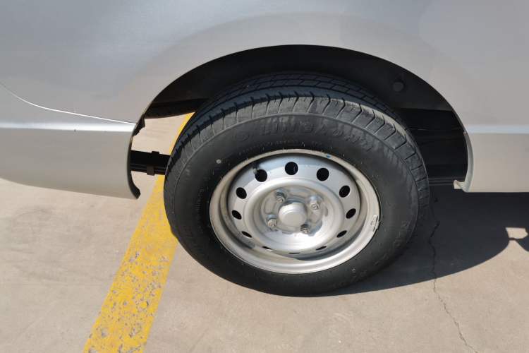 Used Wuling Rongguang S 2021 1.2L Base Model Window-Sealed 2-Seat LSI Car Right Rear Wheel Hub