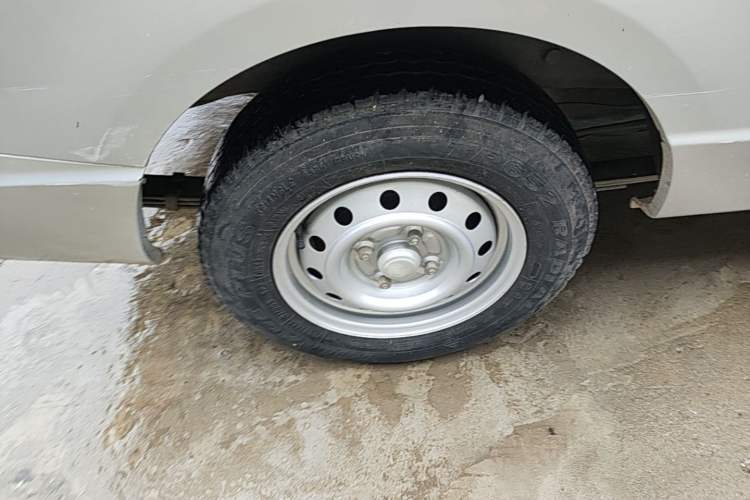 Used Wuling Rongguang S 2021 1.2L Base Model Window-Sealed 2-Seat LSI Car Right Rear Wheel Hub