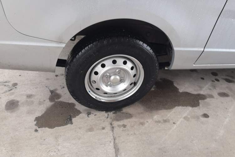 Used Wuling Rongguang S 2021 1.2L Base Model Window-Sealed 2-Seat LSI Car Right Rear Wheel Hub