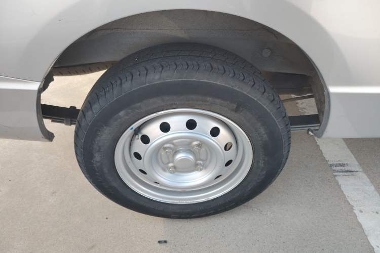 Used Wuling Rongguang S 2021 1.2L Base Model Window-Sealed 2-Seat LSI Car Right Rear Wheel Hub