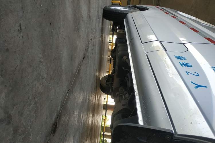 Used Wuling Rongguang S 2021 1.2L Base Model Window-Sealed 2-Seat LSI Car Right Side Sill