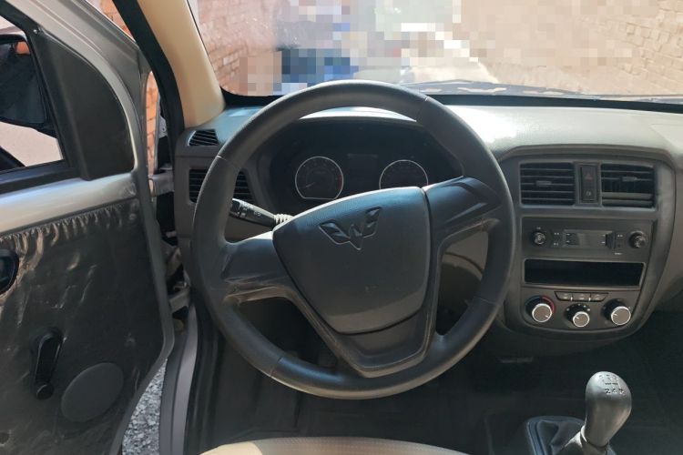 Used Wuling Rongguang S 2021 1.2L Standard Model with Power Steering 7-Seater LSI Steering Wheel