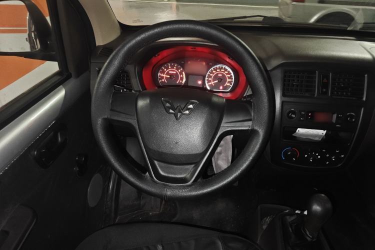 Used Wuling Rongguang S 2021 1.2L Base Model 7-Seater LSI Steering Wheel