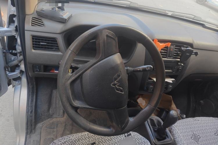 Used Wuling Rongguang S 2021 1.2L Base Model Window-Sealed 2-Seat LSI Car Steering Wheel