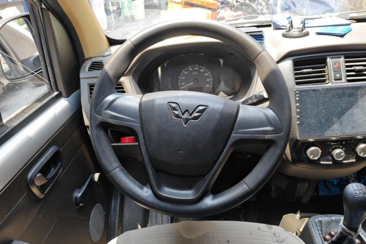 Used Wuling Rongguang S 2021 1.2L Base Model 7-Seater LSI Steering Wheel