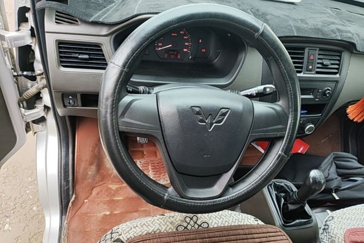 Used Wuling Rongguang S 2021 1.2L Base Model Window-Sealed 2-Seat LSI Car Steering Wheel