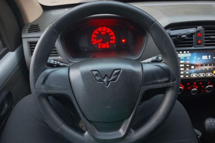 Used Wuling Rongguang S 2021 1.2L Base Model Window-Sealed 2-Seat LSI Car Steering Wheel
