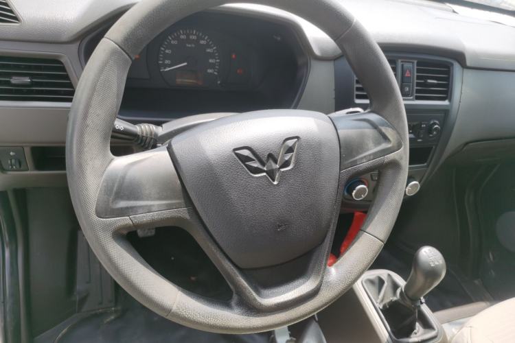 Used Wuling Rongguang S 2021 1.2L Base Model Window-Sealed 5-Seat LSI Car Steering Wheel