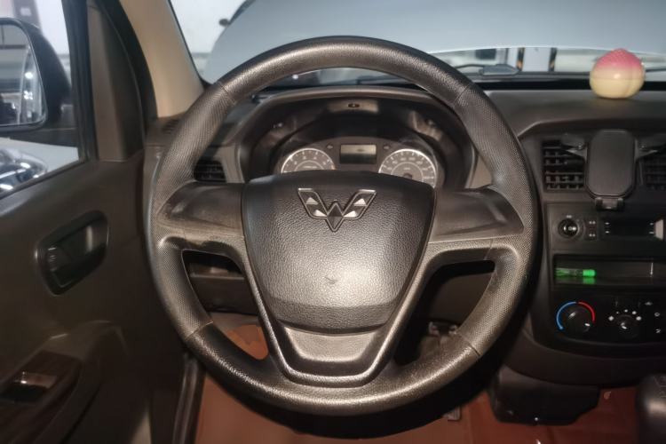 Used Wuling Rongguang S 2021 1.2L Standard Version with Power Steering 5-Seater LSI Steering Wheel