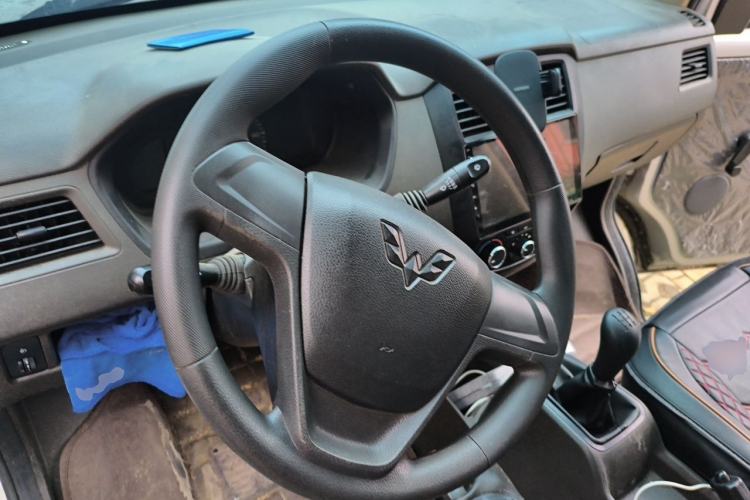Used Wuling Rongguang S 2021 1.2L Standard Edition Air-Conditioned 7-Seater LSI Steering Wheel