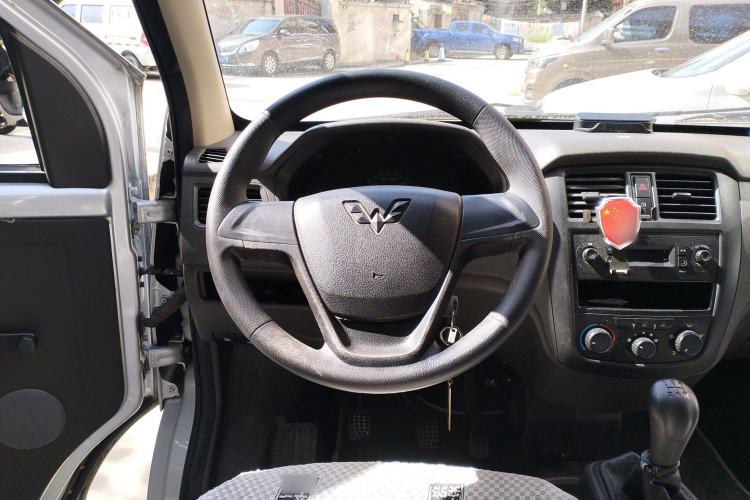 Used Wuling Rongguang S 2021 1.2L Base Model Window-Sealed 5-Seat LSI Car Steering Wheel