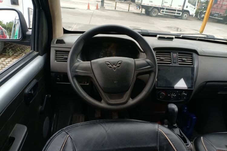 Used Wuling Rongguang S 2021 1.2L Base Model 7-Seater LSI Steering Wheel