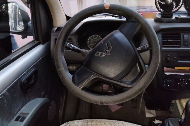 Used Wuling Rongguang S 2021 1.2L Base Model 7-Seater LSI Steering Wheel