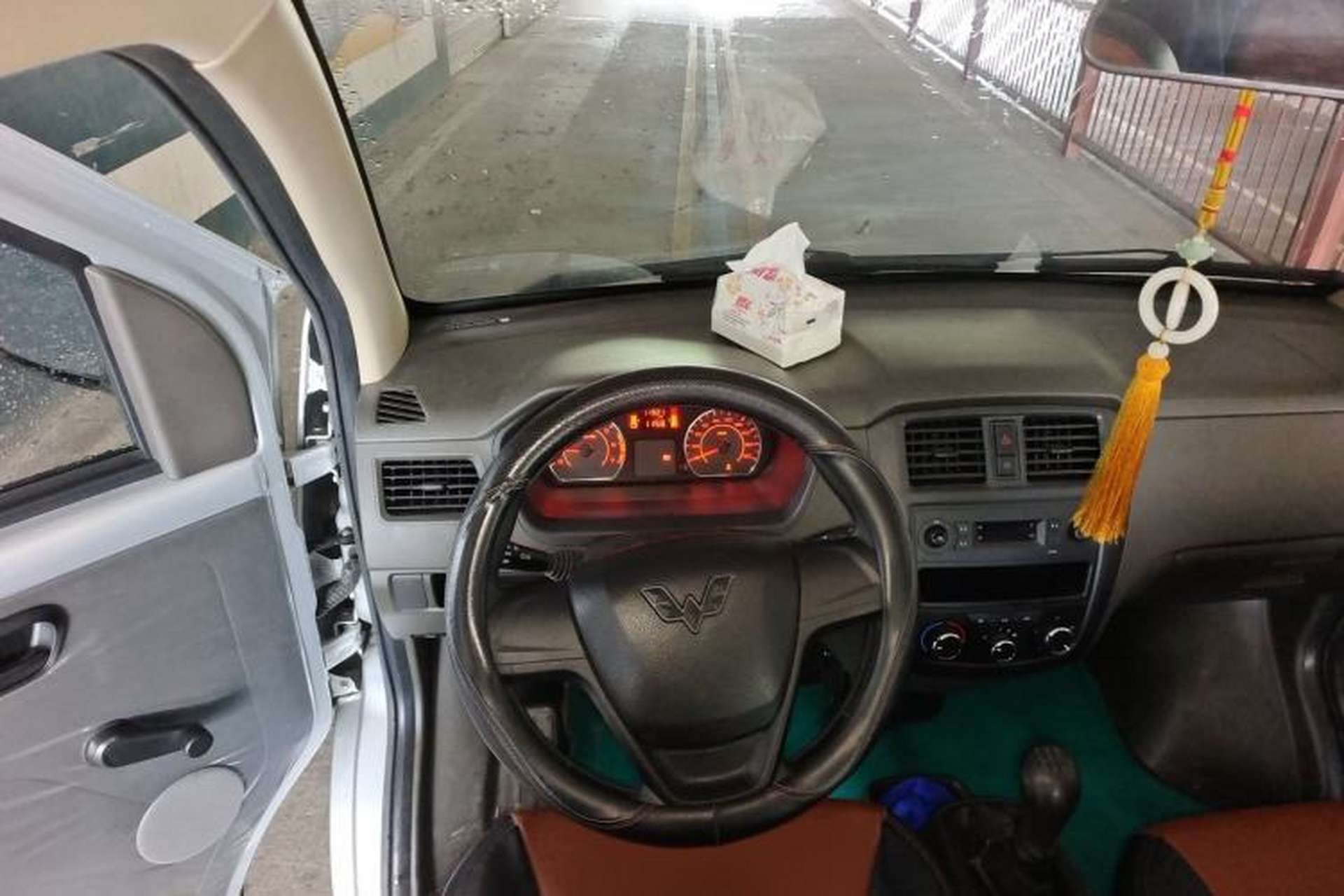 Used Wuling Rongguang S 2021 1.2L Base Model 7-Seater LSI Steering Wheel