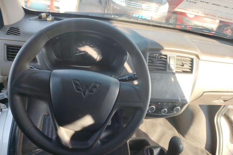 Used Wuling Rongguang S 2021 1.2L Base Model Window-Sealed 2-Seat LSI Car Steering Wheel