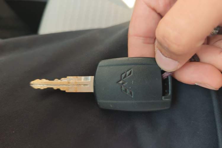 Used Wuling Rongguang S 2021 1.2L Standard Model with Power Steering 7-Seater LSI Vehicle Key