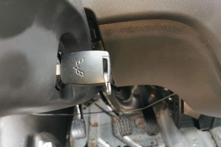 Used Wuling Rongguang S 2021 1.2L Base Model Window-Sealed 2-Seat LSI Car Vehicle Key