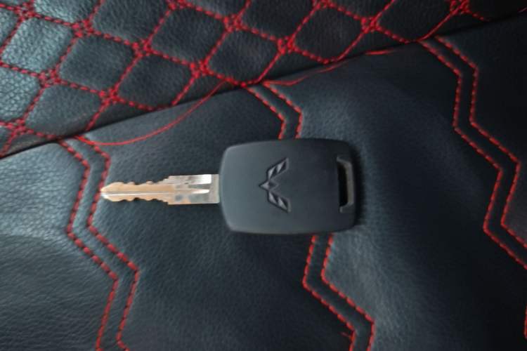 Used Wuling Rongguang S 2021 1.2L Base Model Window-Sealed 2-Seat LSI Car Vehicle Key