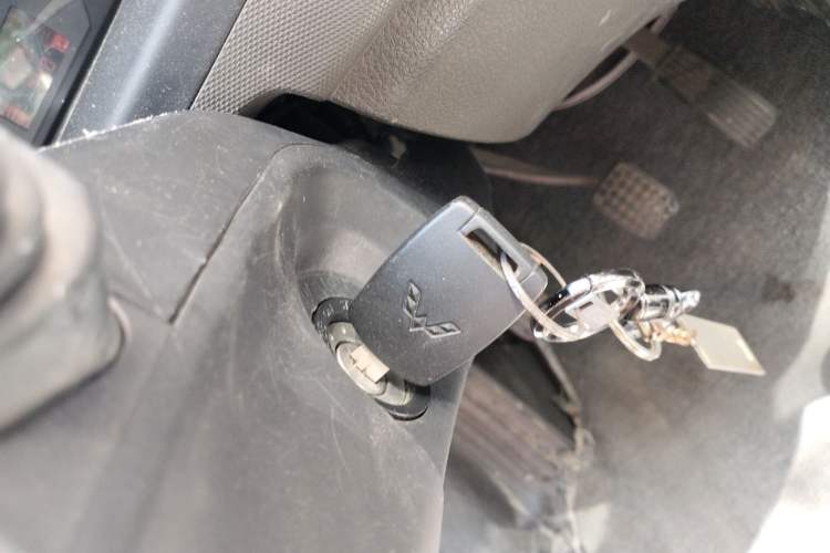 Used Wuling Rongguang S 2021 1.2L Base Model Window-Sealed 5-Seat LSI Car Vehicle Key