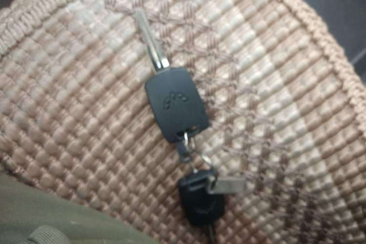 Used Wuling Rongguang S 2021 1.2L Base Model 7-Seater LSI Vehicle Key