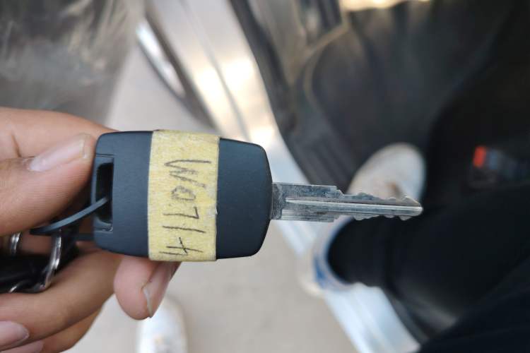 Used Wuling Rongguang S 2021 1.2L Base Model Window-Sealed 2-Seat LSI Car Vehicle Key