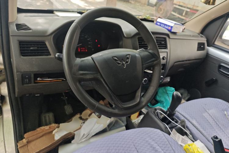 Used Wuling Rongguang S 2021 1.2L Base Model Window-Sealed 2-Seat LSI Car Center Console