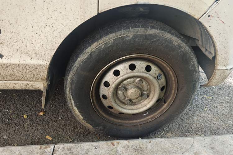 Used Wuling Rongguang S 2021 1.2L Base Model Window-Sealed 2-Seat LSI Car Right Front Wheel Hub