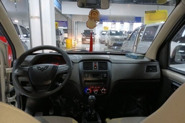 Used Wuling Rongguang S 2021 1.2L Base Model 7-Seater LSI Center Console
