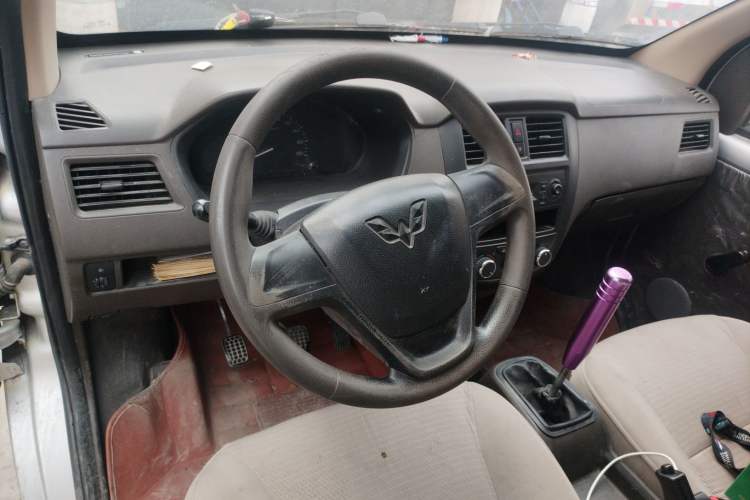 Used Wuling Rongguang S 2021 1.2L Base Model Window-Sealed 2-Seat LSI Car Center Console