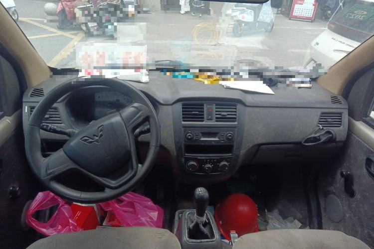 Used Wuling Rongguang S 2021 1.2L Base Model 7-Seater LSI Center Console